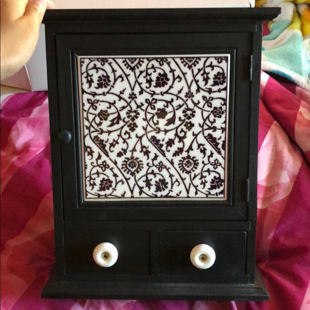 NWT black and white beautiful jewelry box!
